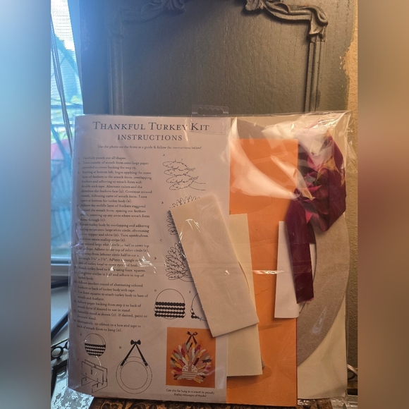 Paper Source Vibrant Turkey Centerpiece - Picture 4 of 8